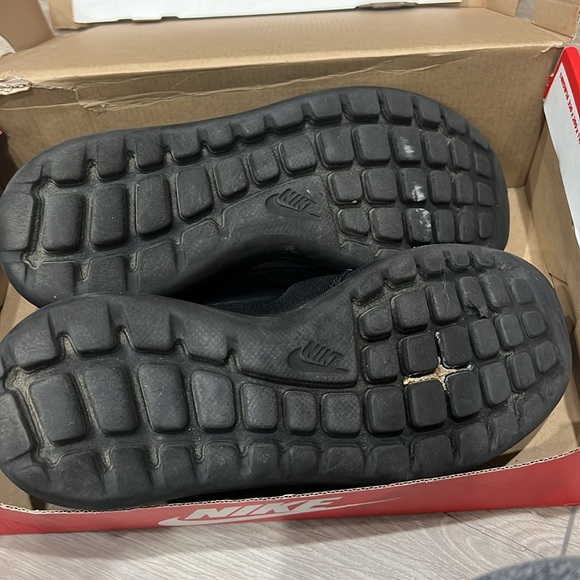 Nike - Picture 3 of 3